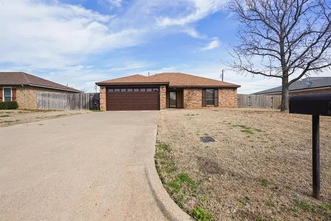 1710 Blackfoot Dr, Cleburne, TX 76033 for Sale