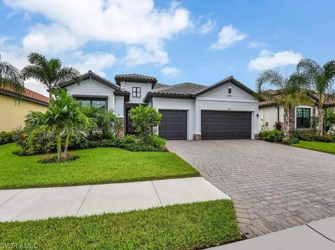 11904 Hickory Estate Cir, Fort Myers, FL 33913 - MLS 224003400 for Sale
