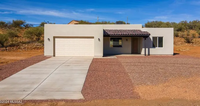 1817 Vereda Iberia, Rio Rico, AZ 85648 - MLS 22402502 for Sale