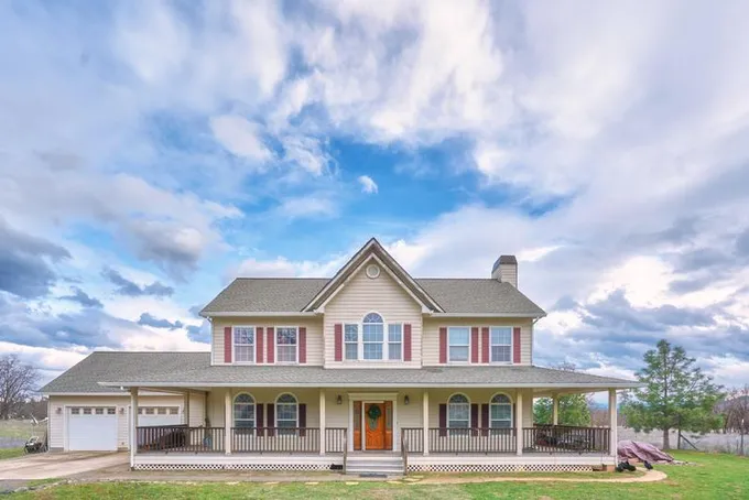 13794 Perry Road, Central Point OR 97502 for Sale