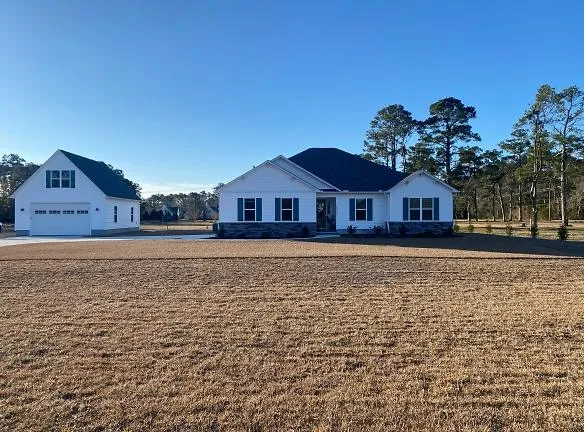 1722 N 20th St - Morehead City, NC 28557 - Home For Rent