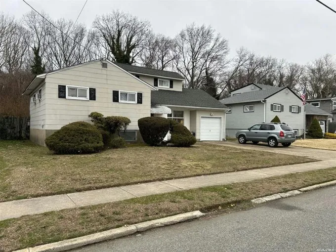 1368 LAKESHORE DR, Massapequa Park, NY 11762 Single Family Residence For Sale  MLS# 3528178