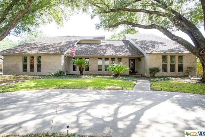 106 Woodhall Drive, Victoria, TX 77904 for Sale