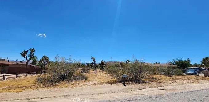 58811 Sun Via Dr, Joshua Tree, CA 92284 - MLS DW23213615 for Sale