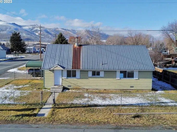 2125 14th St, Baker City, OR 97814 - MLS 23608576 for Sale