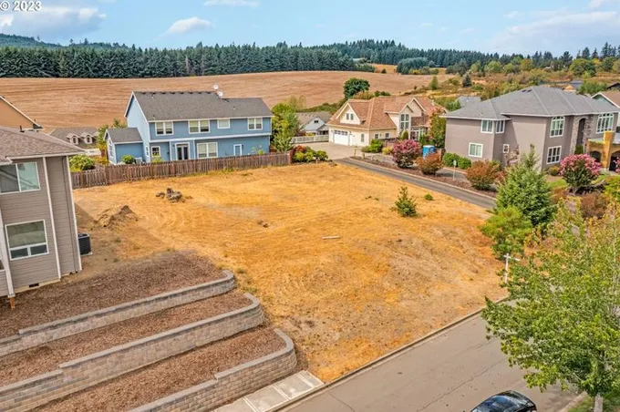 525 NW Mount Bachelor St, Mc Minnville, OR 97128 - MLS 23170293 for Sale