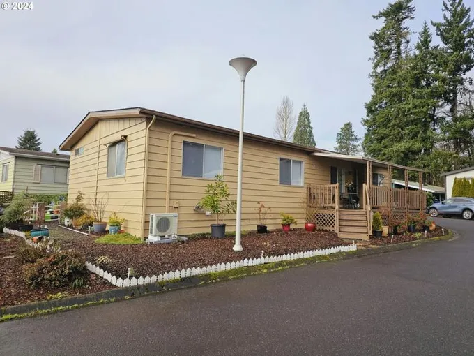 3405 SE VINEYARD RD UNIT 81, Milwaukie, OR 97267 Manufactured Home For Sale  MLS# 24381321