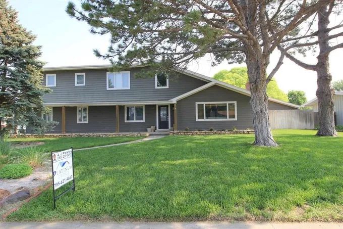 1115 Country Club Dr, Hays, KS 67601  617725260 for Sale