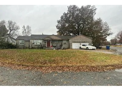 B St NW for Sale