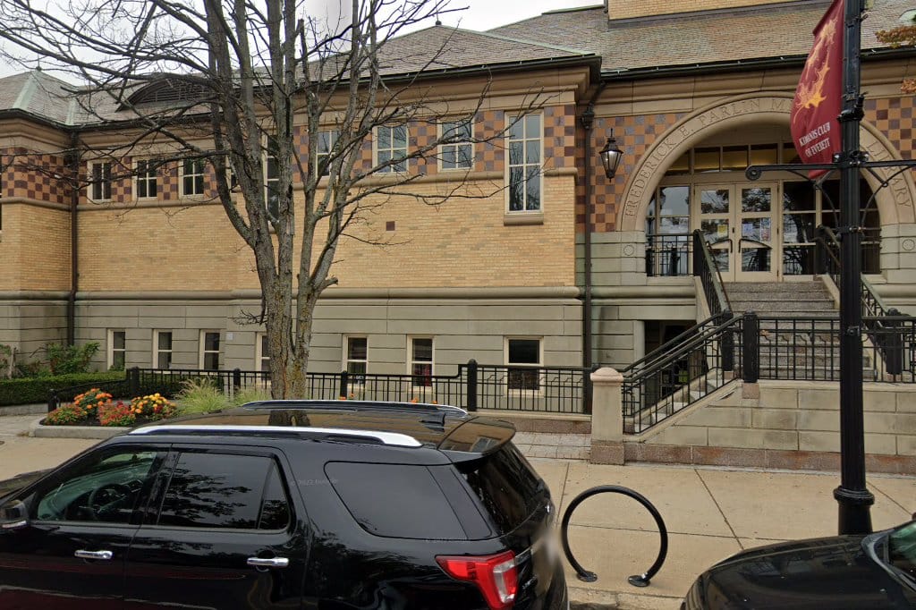 Parlin Memorial Library