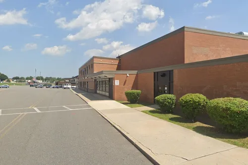 Gen Douglas Macarthur Senior High School