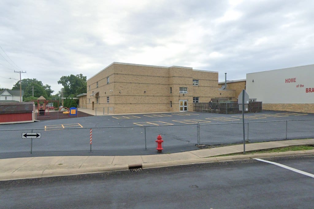 Deer Creek-Mackinaw Junior High School