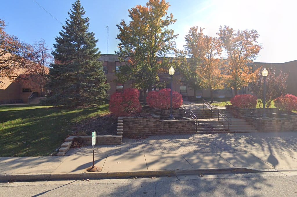 Crystal Lake Public Grade Schools: Husmann Elementary