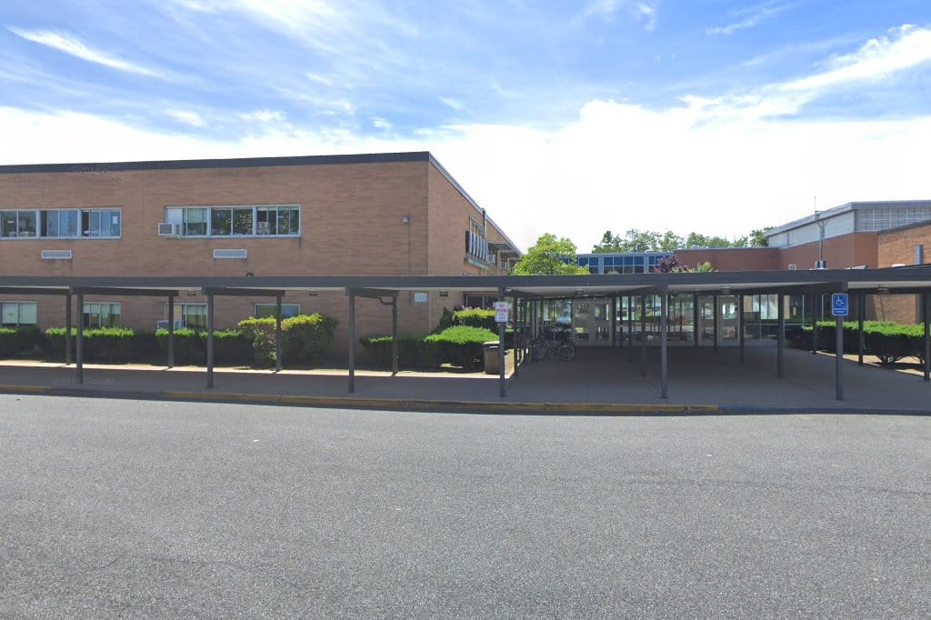 A MacArthur Barr Middle School