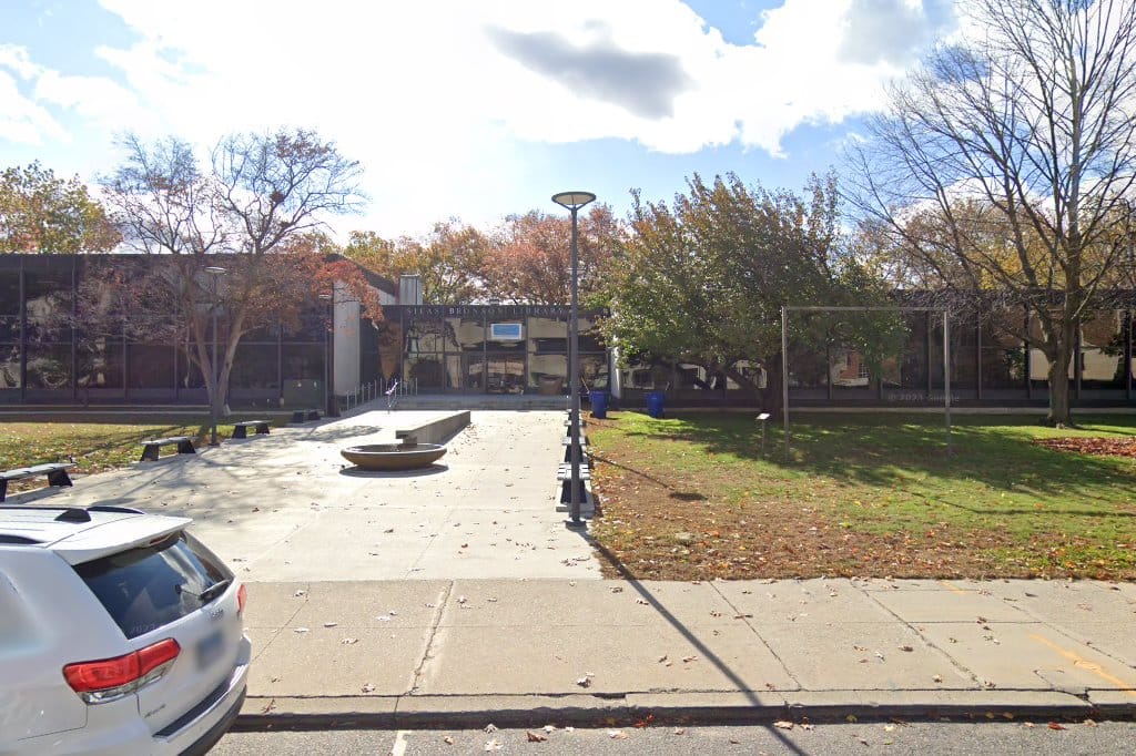 Silas Bronson Library