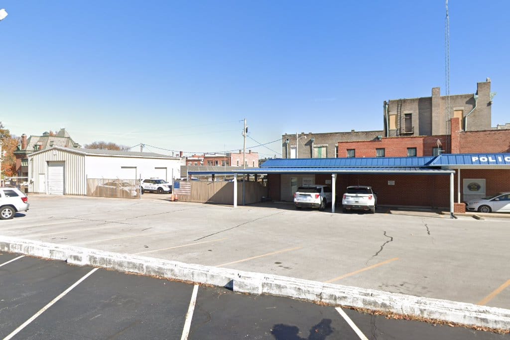 Golden Paw Pet Resort in Joplin, MO The County Office