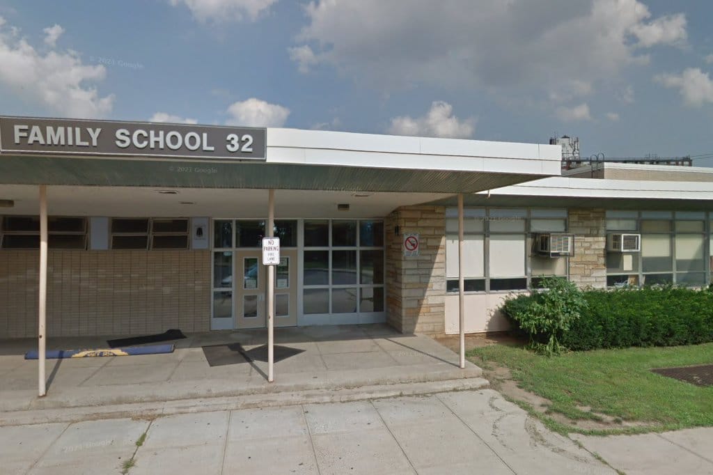 Family School 32