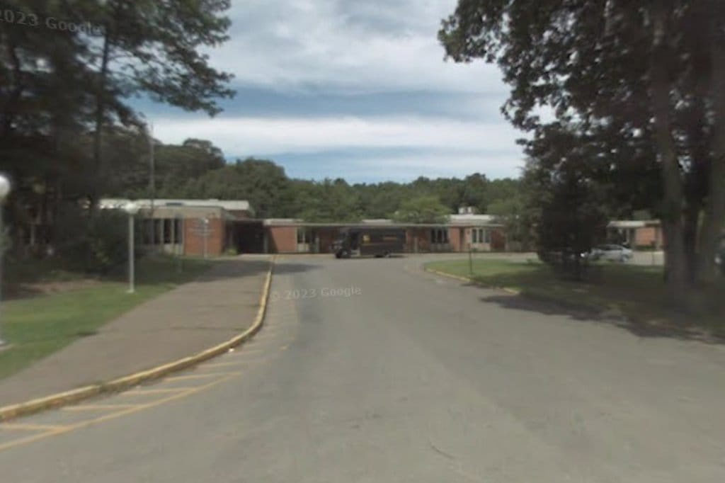 Totoket Valley Elementary School