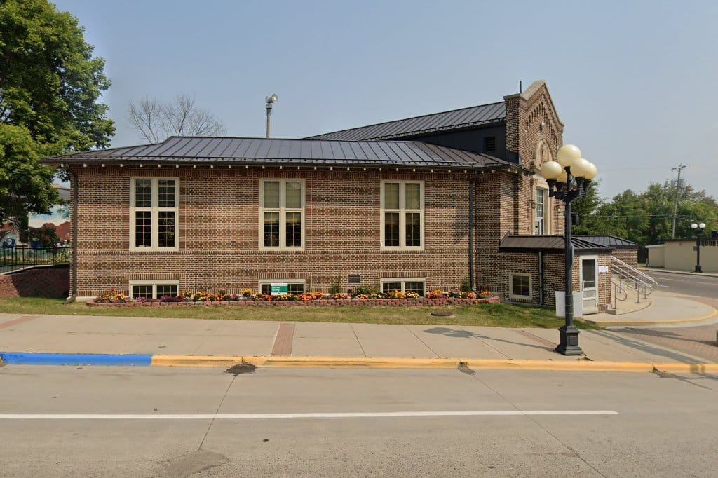 Chisholm Public Library Adult