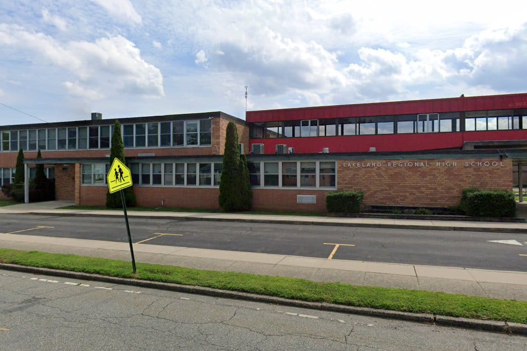 Lakeland Reg H School
