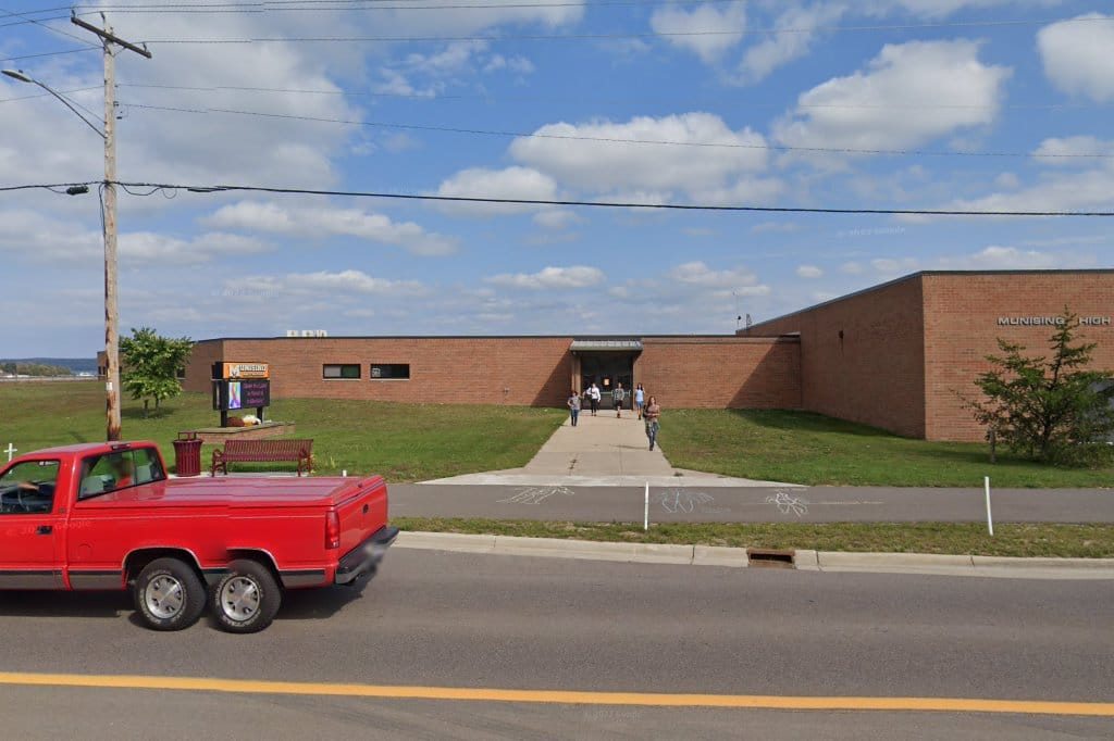 Munising High School And Middle School