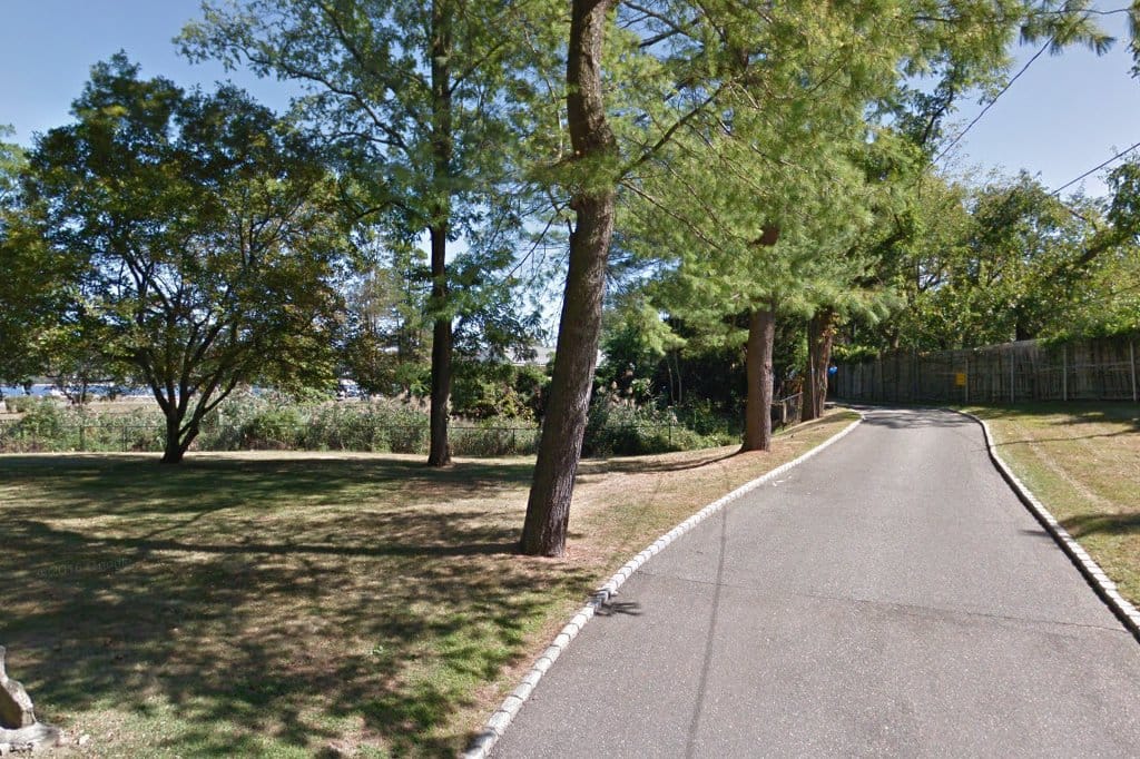 Laurel Hollow Village Court