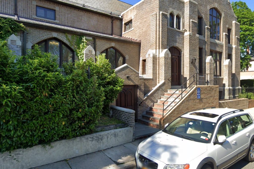 Sea Cliff Village Court