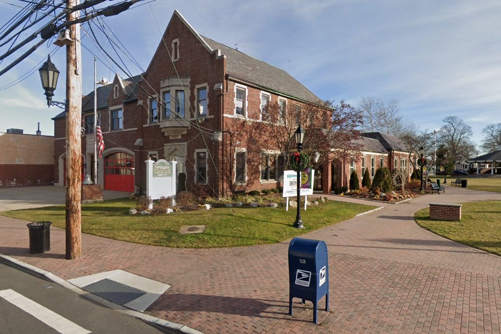 Farmingdale Village Court