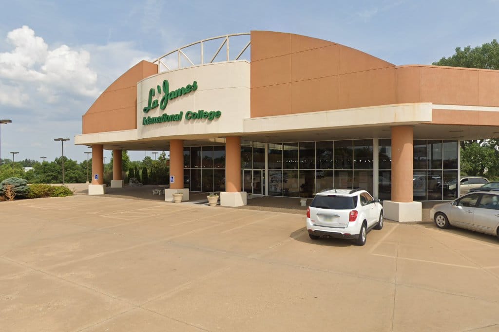 La James International College-Davenport