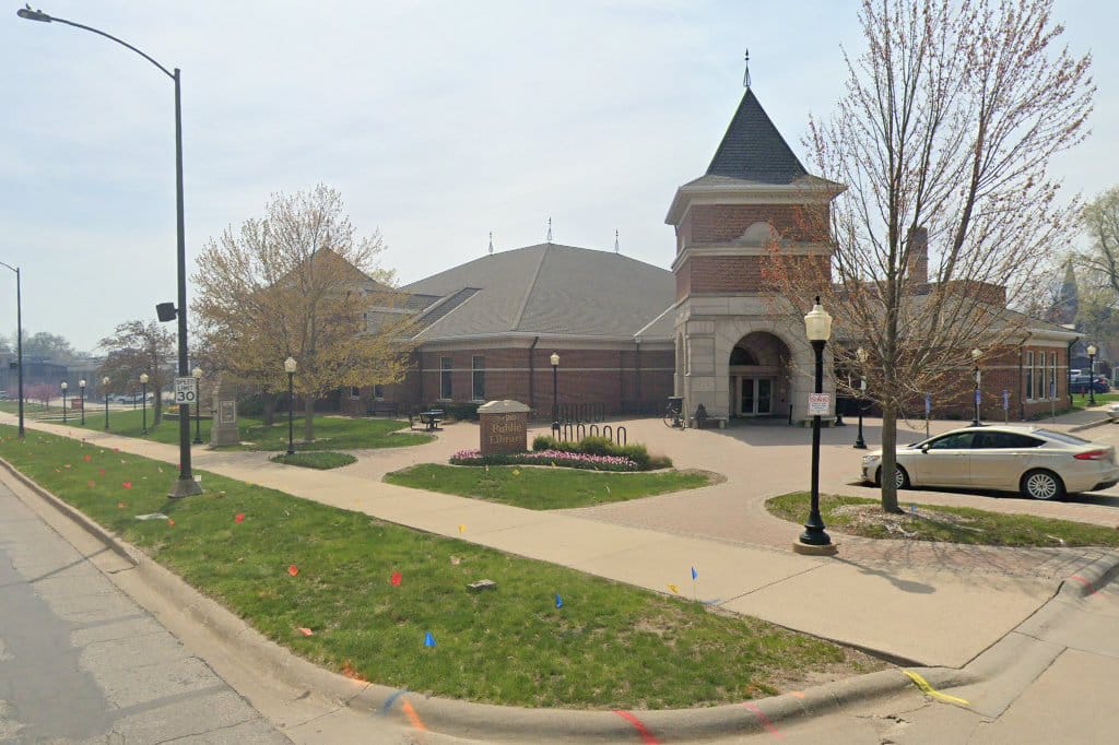 Pella Public Library