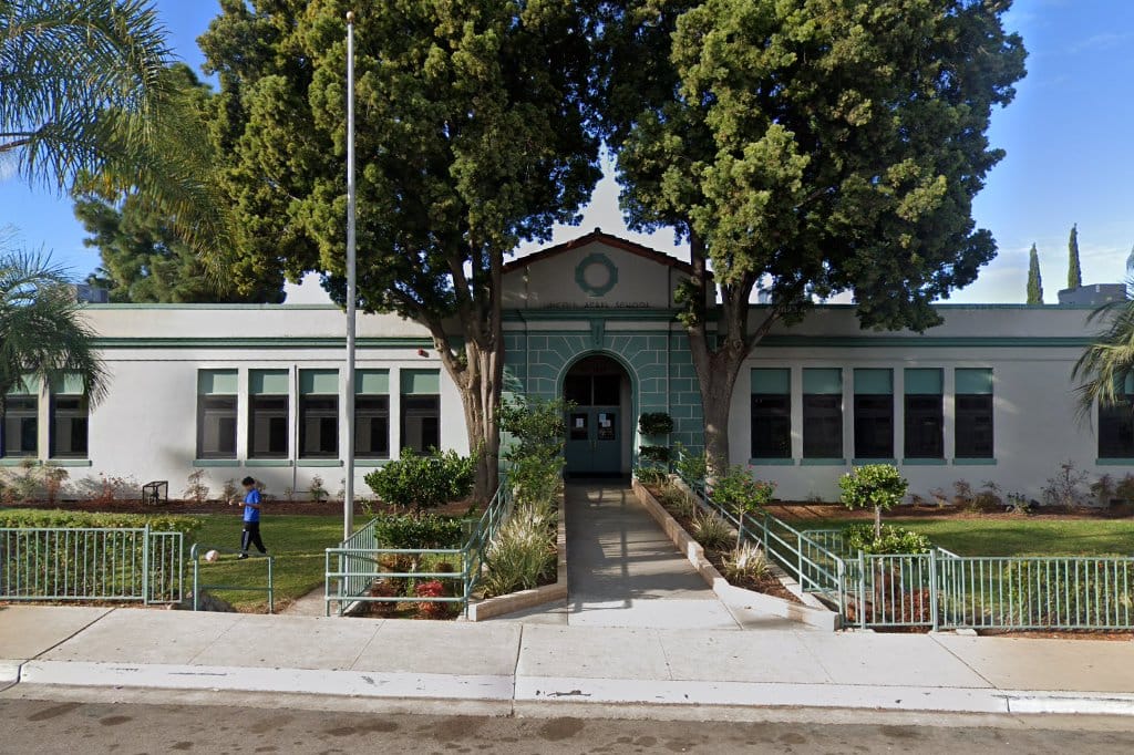 Lincoln Cltrl Center-Montessori Elementary School