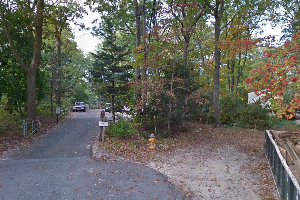 Poquott Village Court