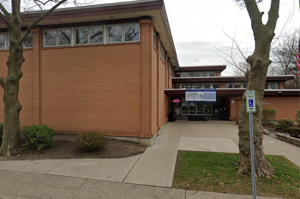 Pearl River Public Library