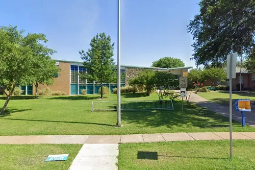 Everette Lee Degolyer Elementary School