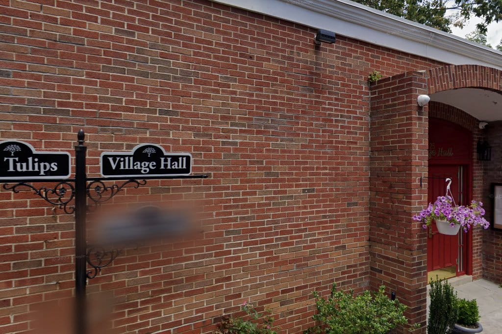 Roslyn Estates Village Court
