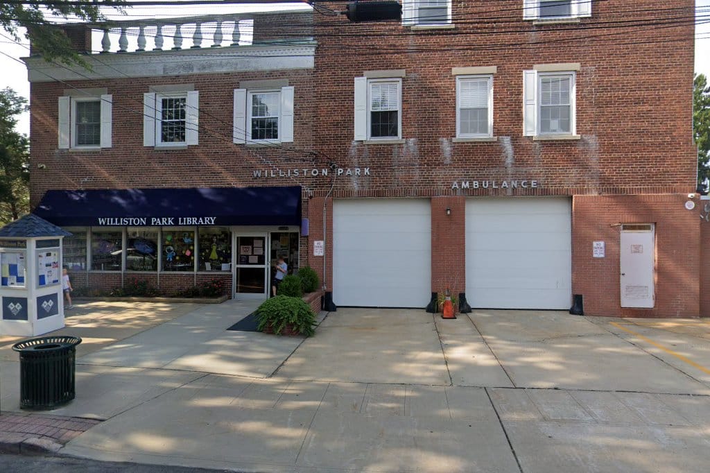 Williston Park Village Court