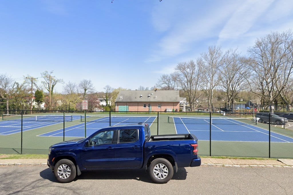 Saddle Rock Village Court