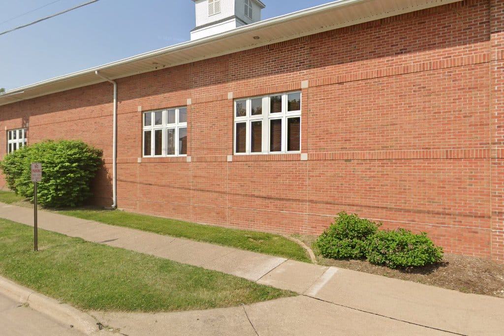 Le Claire Library