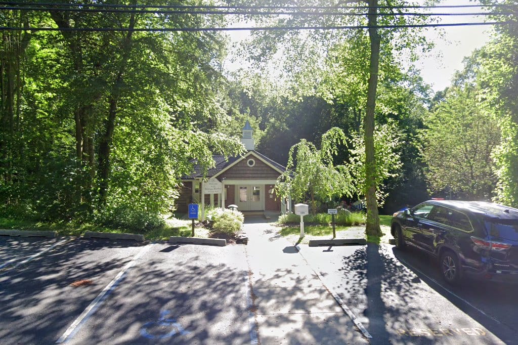 Roslyn Harbor Village Court