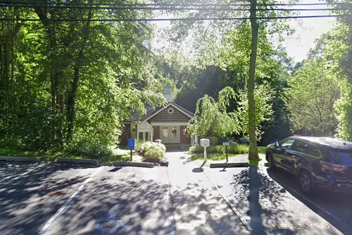 Roslyn Harbor Village Court