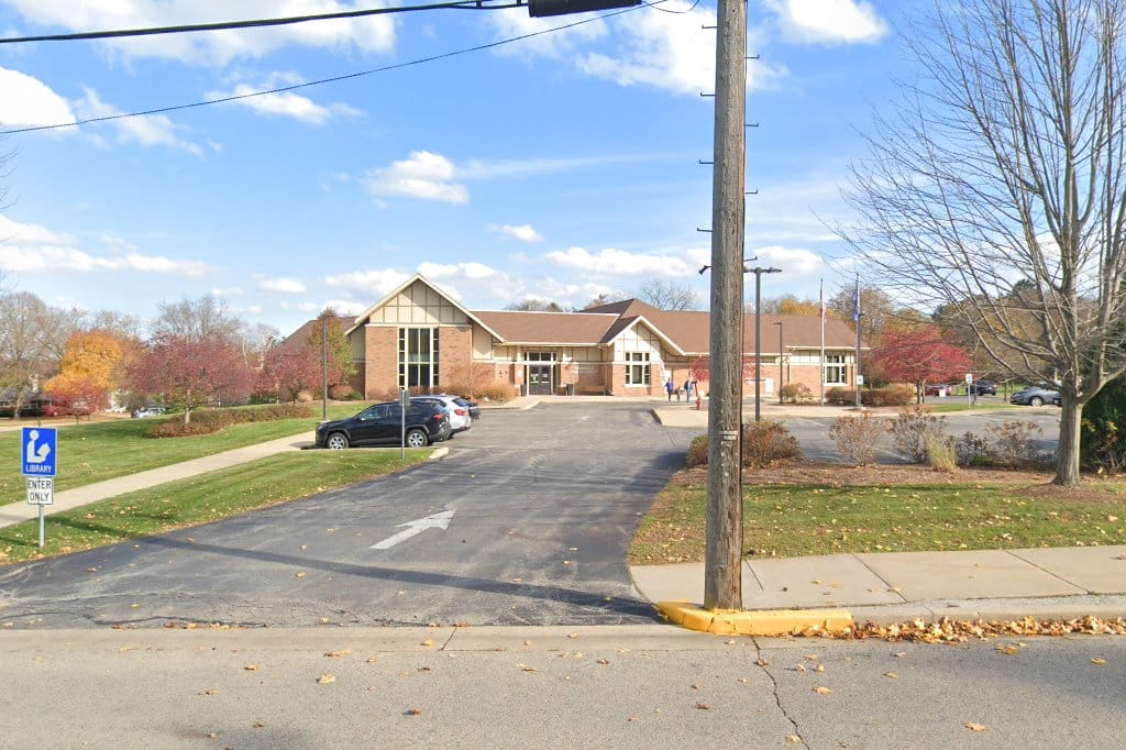 Pewaukee Public Library
