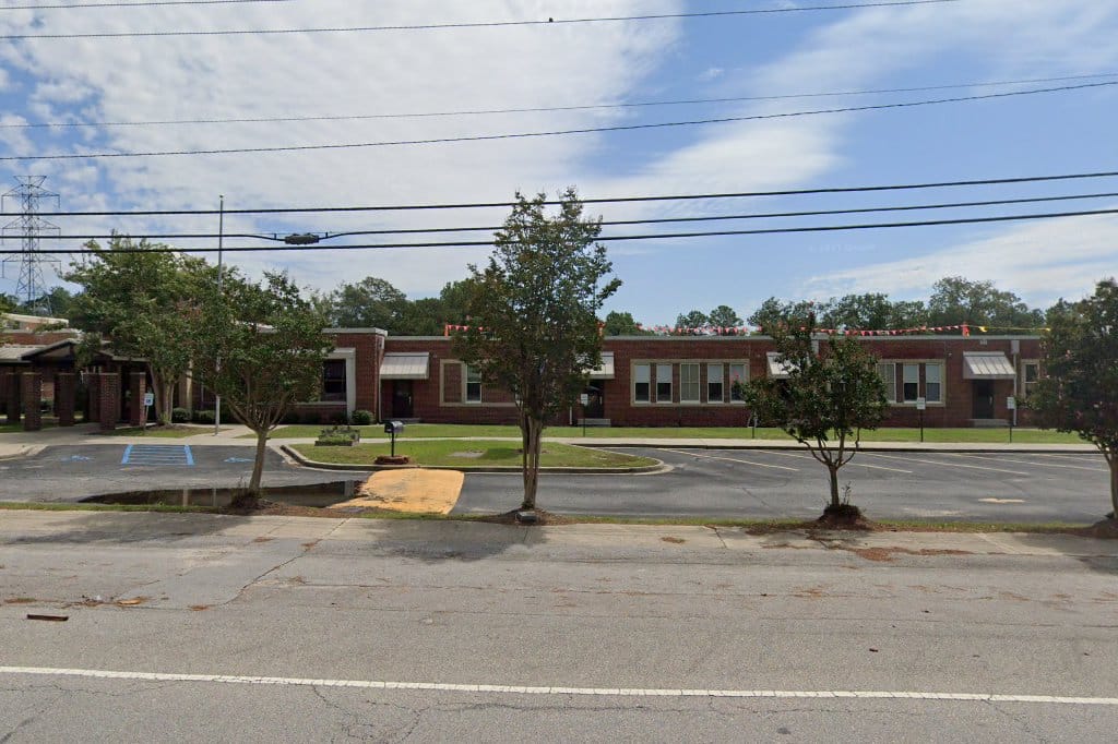 R Earle Davis Early Childhood Center For Technolo
