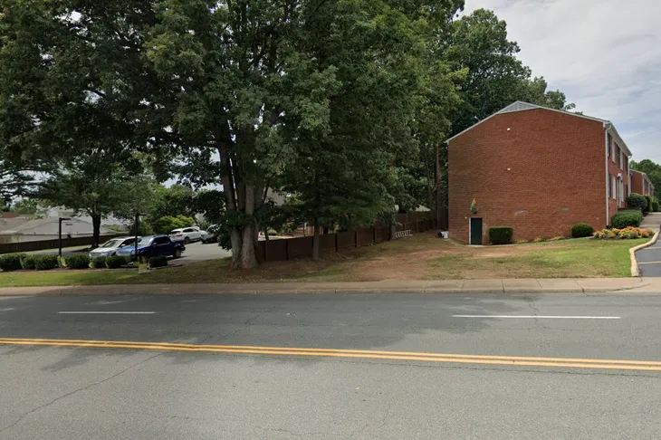 Hydraulic Road Animal Hospital