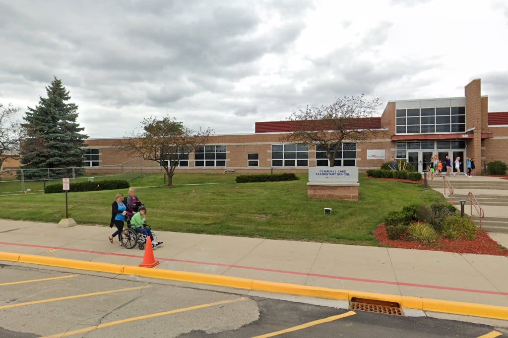 Pewaukee Lake Elementary School