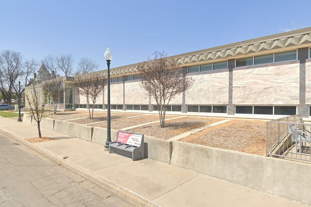 Waco-McLennan County Libraries: Central Library