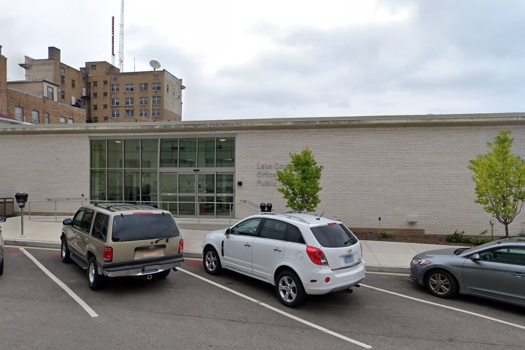 court-in-waukegan-il-the-county-office