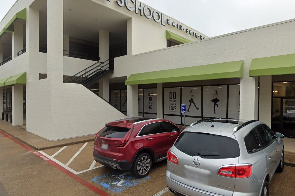 Ogle School Hair Skin Nails-Arlington