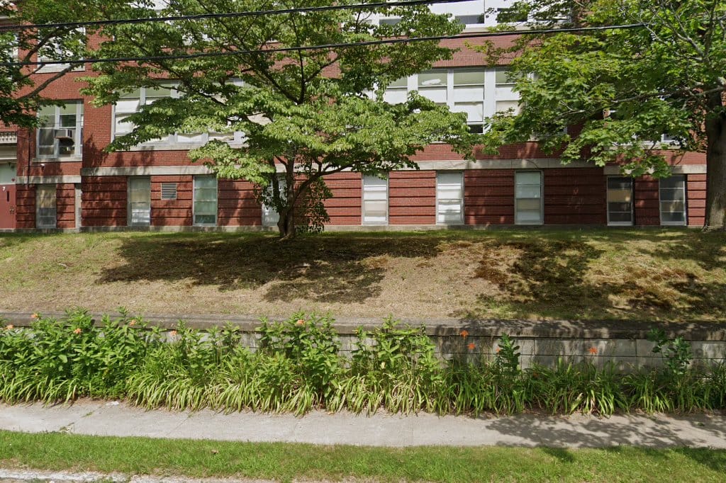 Chester W Barrows School