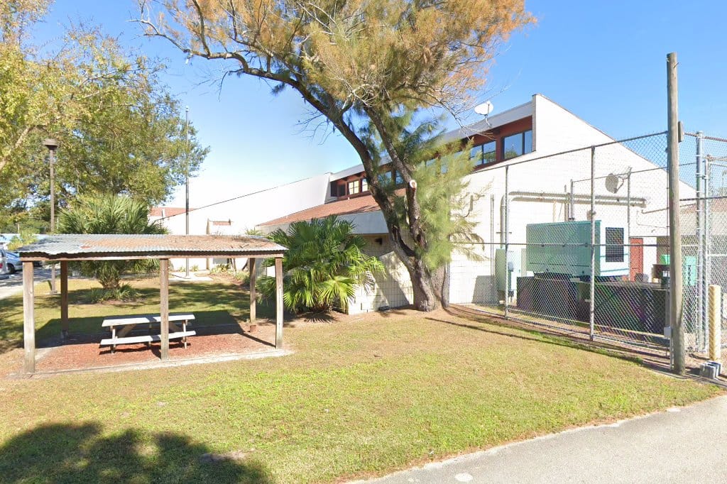 Leslie Peters Halfway House School