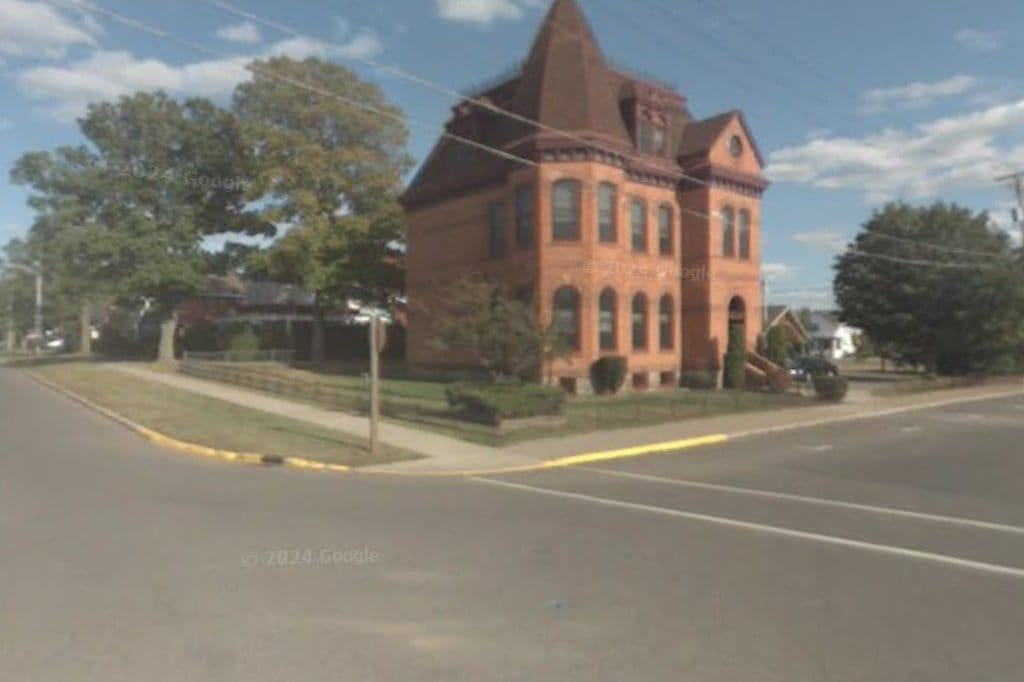 Ishpeming-Negaunee-Nice Comm Ed Division School
